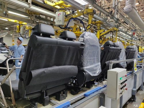 參觀上汽臨港工廠見證榮威汽車的制造過(guò)程 榮威rx8